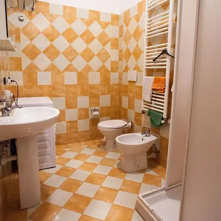 아파트 Erasippe 로크리